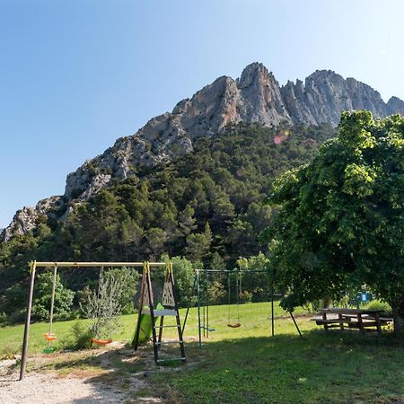 Domaine Saint Julien Hotel บุยส์-เลส์-บาโรนนีส์ ภายนอก รูปภาพ