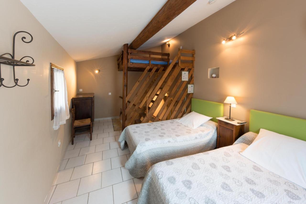 Domaine Saint Julien Hotel บุยส์-เลส์-บาโรนนีส์ ภายนอก รูปภาพ
