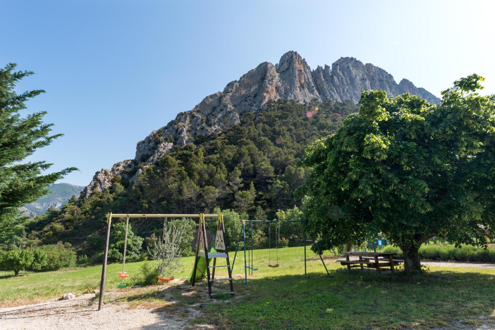 Domaine Saint Julien Hotel บุยส์-เลส์-บาโรนนีส์ ภายนอก รูปภาพ