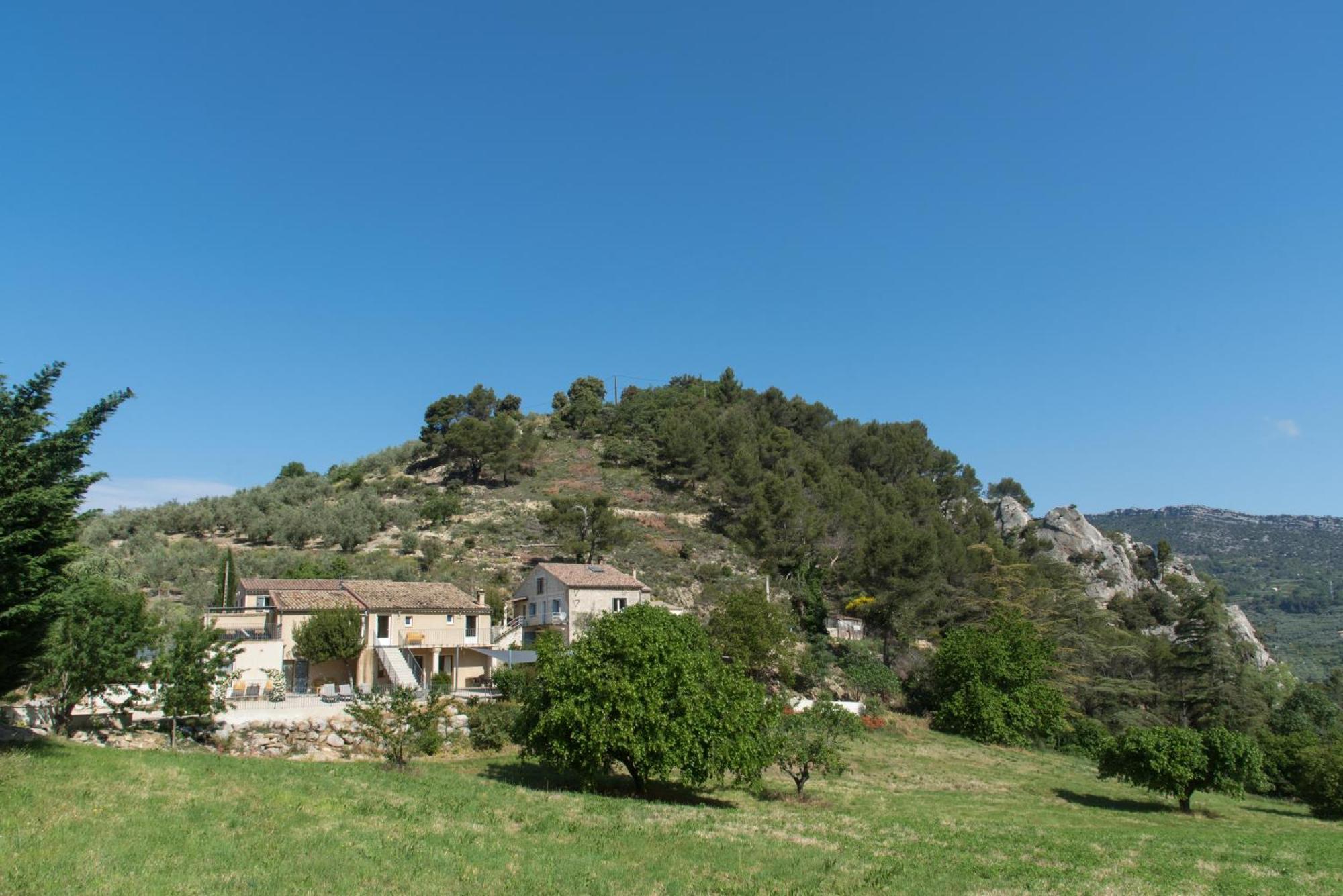 Domaine Saint Julien Hotel บุยส์-เลส์-บาโรนนีส์ ภายนอก รูปภาพ