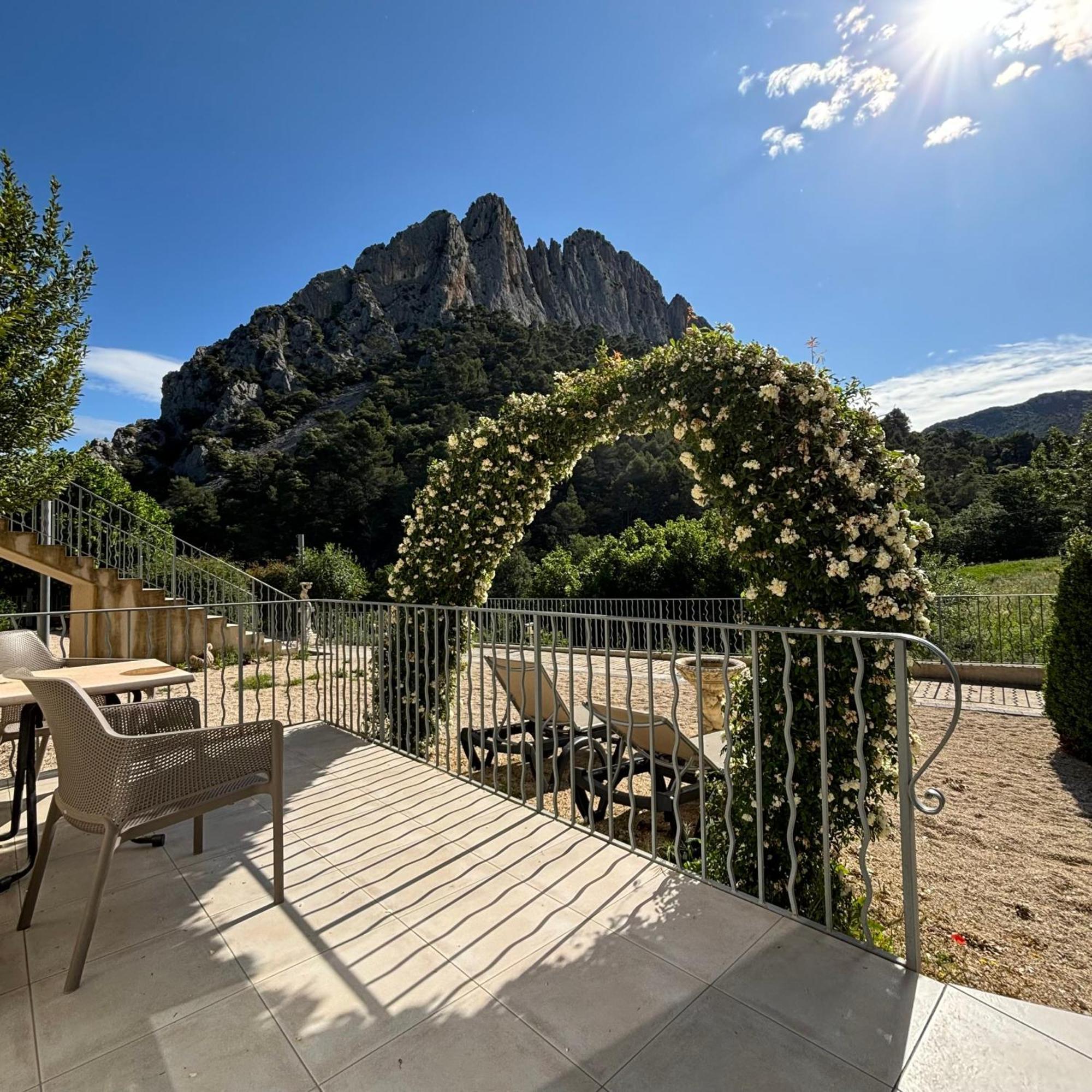 Domaine Saint Julien Hotel บุยส์-เลส์-บาโรนนีส์ ภายนอก รูปภาพ