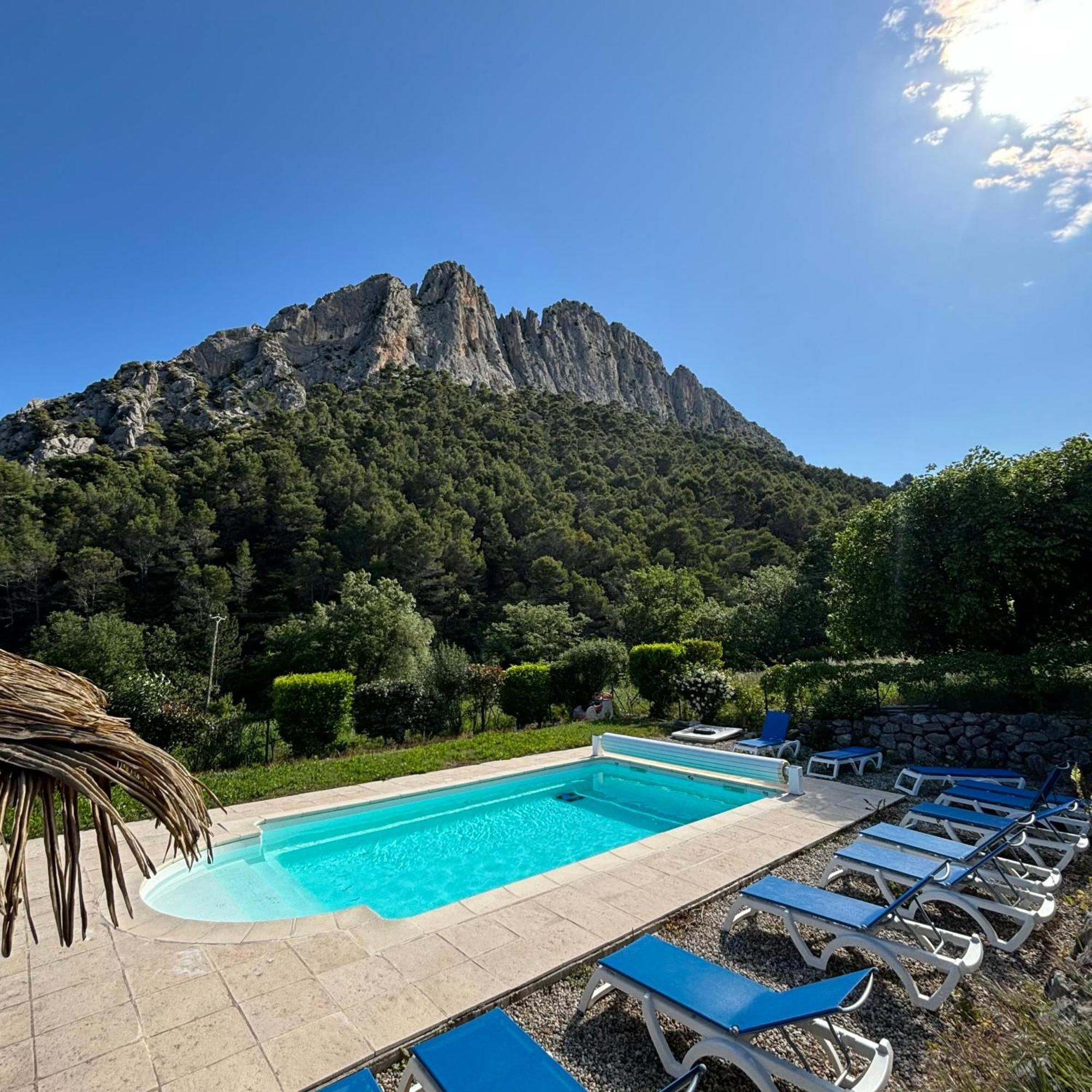 Domaine Saint Julien Hotel บุยส์-เลส์-บาโรนนีส์ ภายนอก รูปภาพ